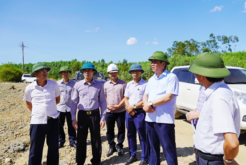 Chủ tịch UBDN tỉnh Quảng Bình cùng đoàn công tác kiểm tra thực địa tại bãi thải xã Vĩnh Ninh, huyện Quảng Ninh
