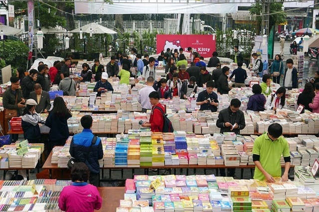 Hội sách Hà Nội từ lâu đã trở thành điểm hẹn cho độc giả cả nước vào mùa thu.