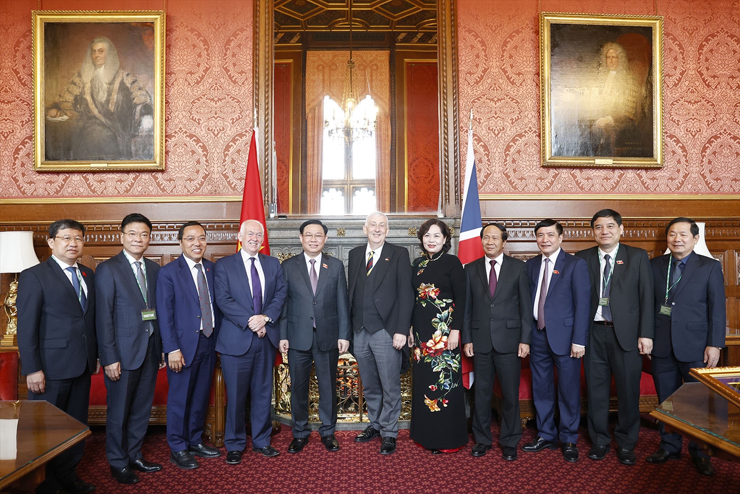 Chủ tịch Hạ viện Vương quốc Anh chủ trì lễ đón và hội đàm với Chủ tịch Quốc hội Vương Đình Huệ 2