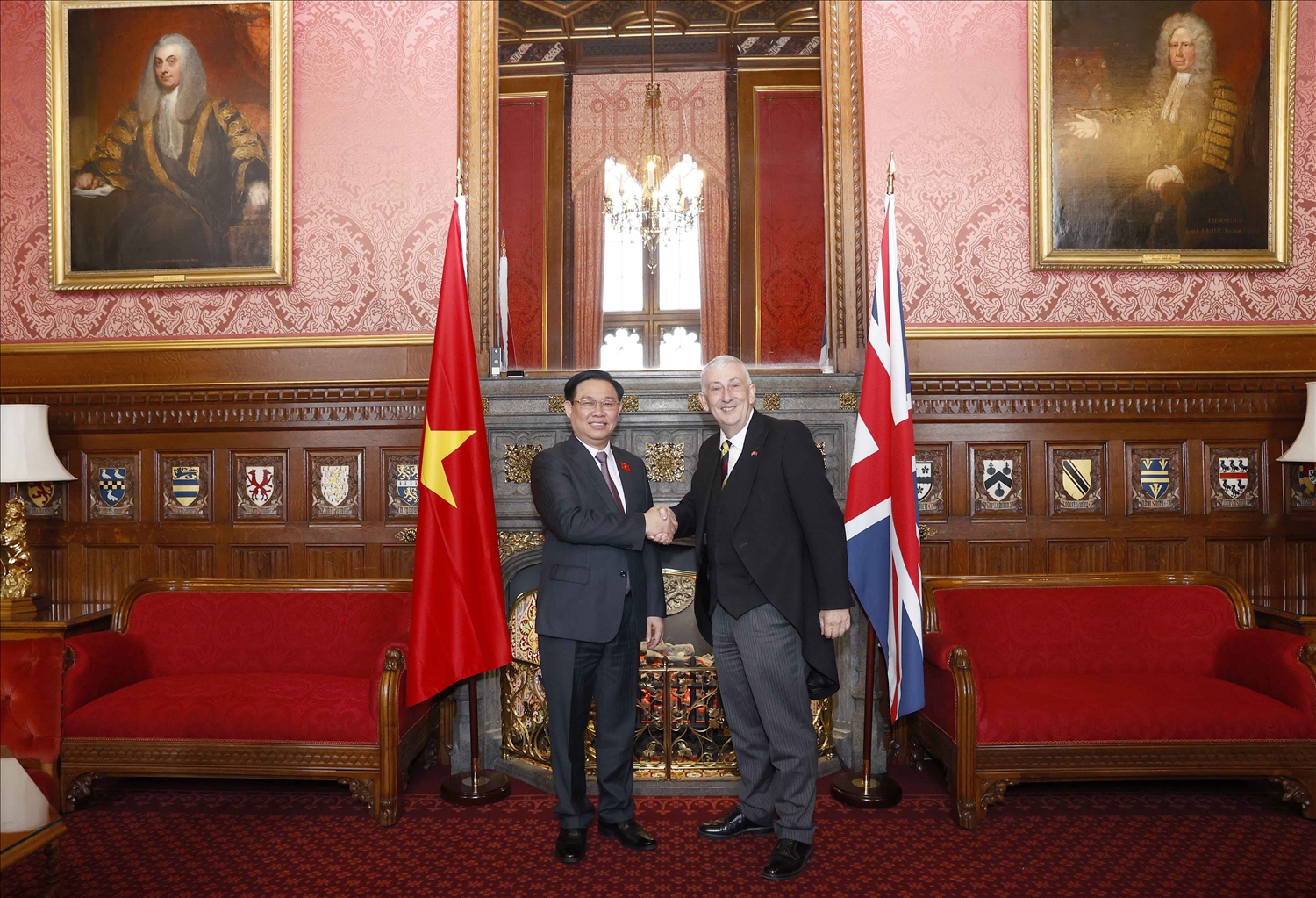 Chủ tịch Hạ viện Anh Lindsay Hoyle chào đón Chủ tịch Quốc hội Vương Đình Huệ
