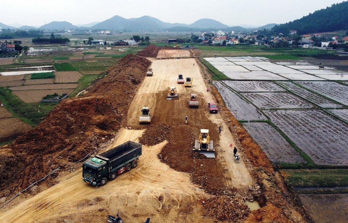 Cao tốc Nghi Sơn-Diễn Châu đang được các nhà thầu tăng tốc thi công để đẩy nhanh tiến độ dự án
