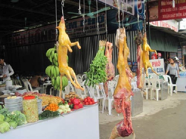Thịt thú rừng được bày bán ngay tại chốn cửa Phật trong Lễ hội chùa Hương năm 2013