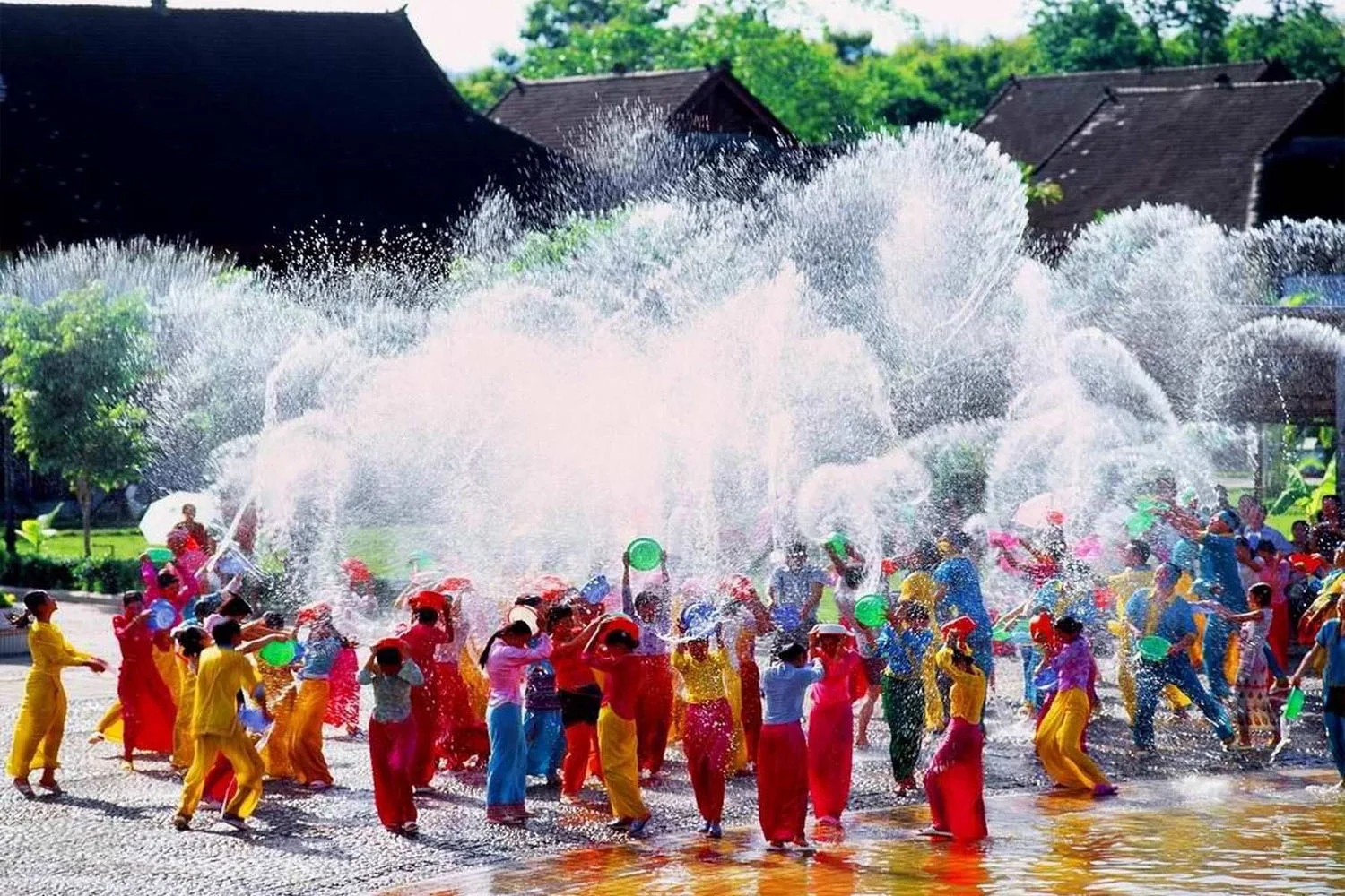 Lễ hội té nước đầu năm mới tại Thái Lan