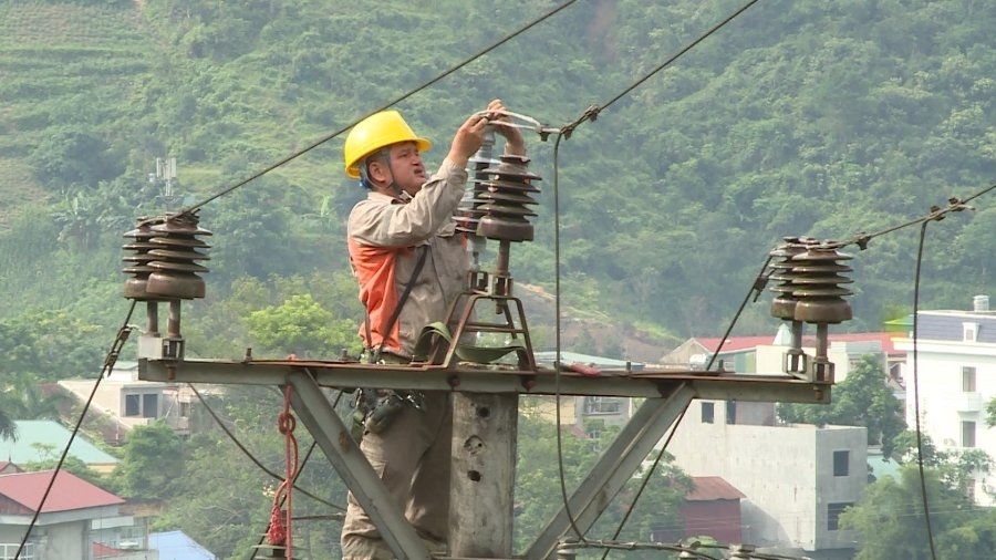 Bảo dưỡng, sửa chữa điện lưới tại Điện lực Hoàng Su Phì (Hà Giang)