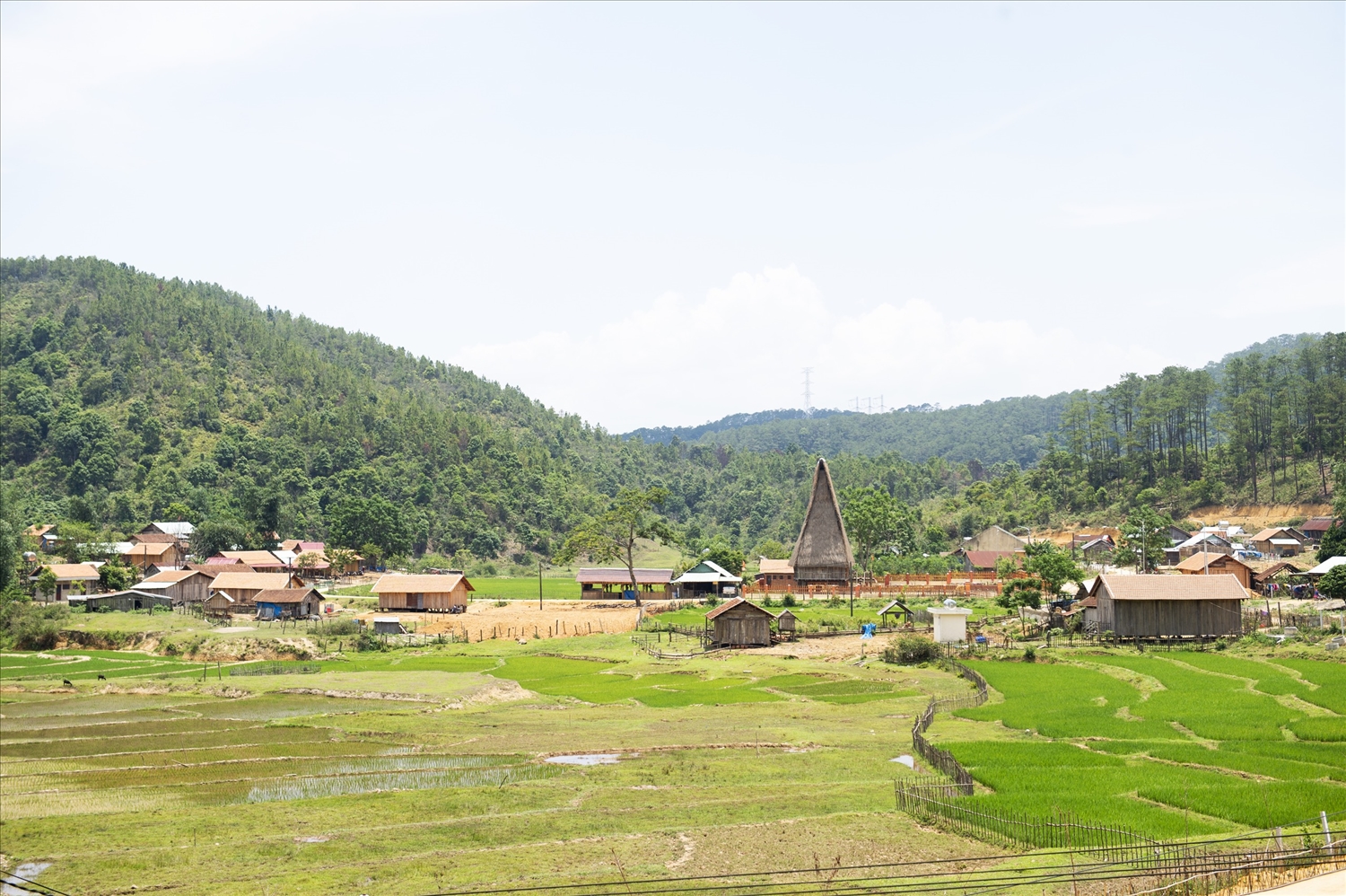 Làng du lịch cồng đồng Kon Bring, thị trấn Măng Đen, huyện Kon Plông cũng là điểm nóng sốt đất ở tỉnh Kon Tum