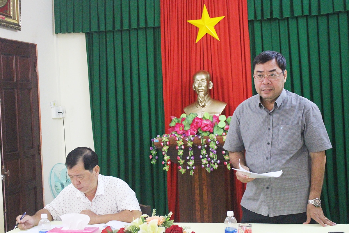 Ông Tào Việt Thắng - Phó Vụ trưởng phụ trách Vụ Địa phương III UBDT phát biểu tại Hội nghị