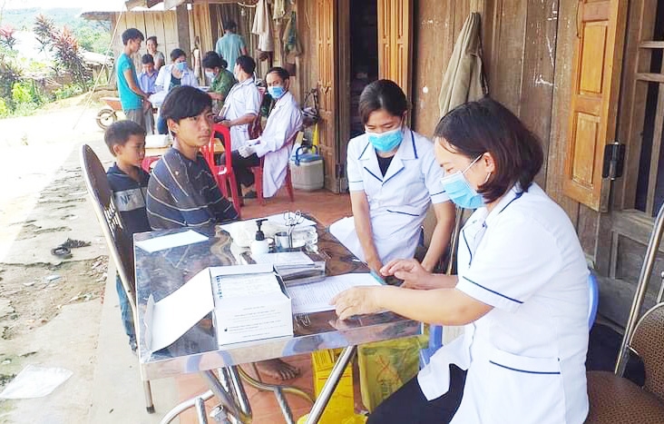 Người dân vùng DTTS ở Lâm Đồng được chăm sóc y tế