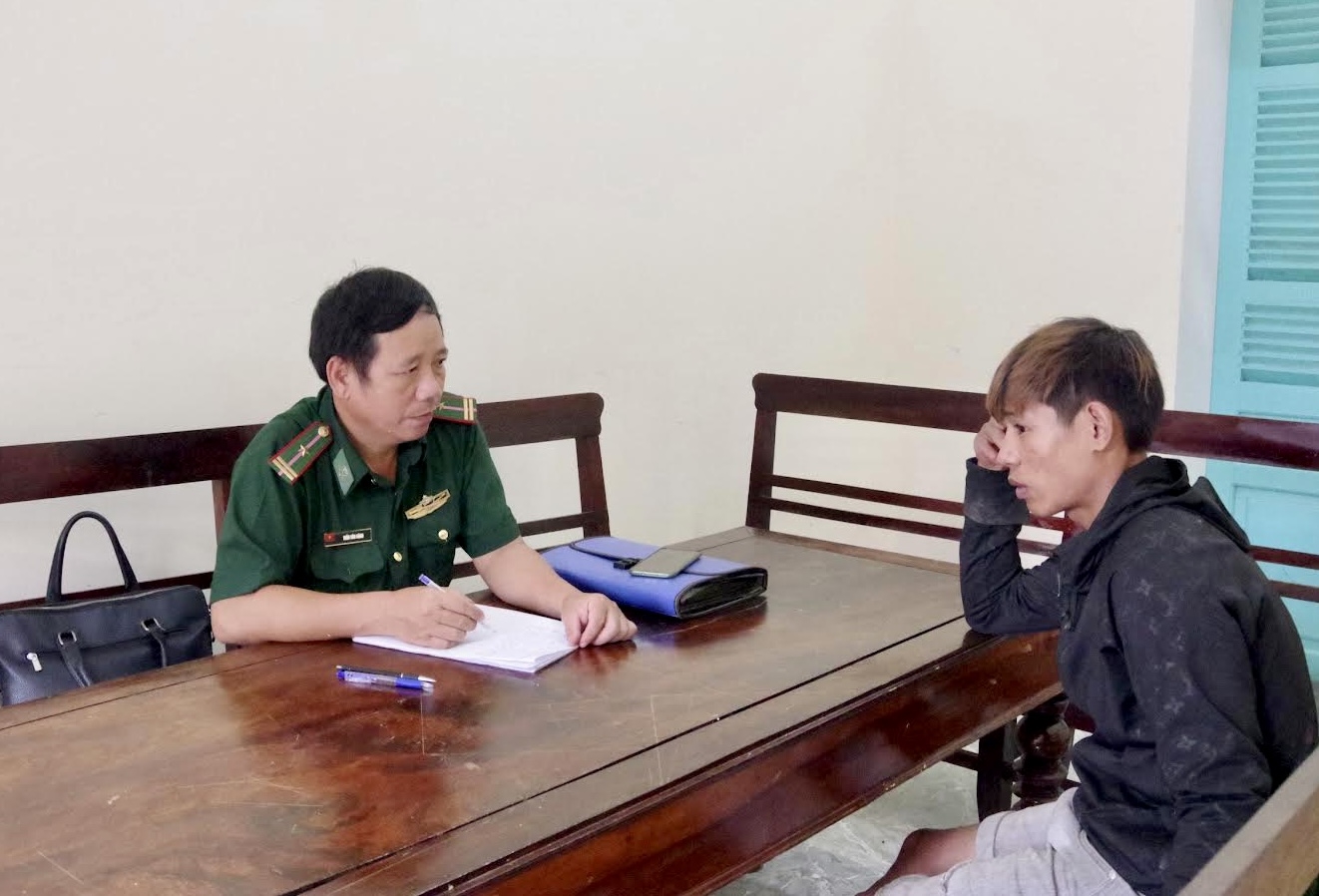 Sau khi bị bắt giữ, đối tượng Nguyễn Văn Hòa khai nhận hành vi vận chuyển pháo nổ trái phép qua biên giới