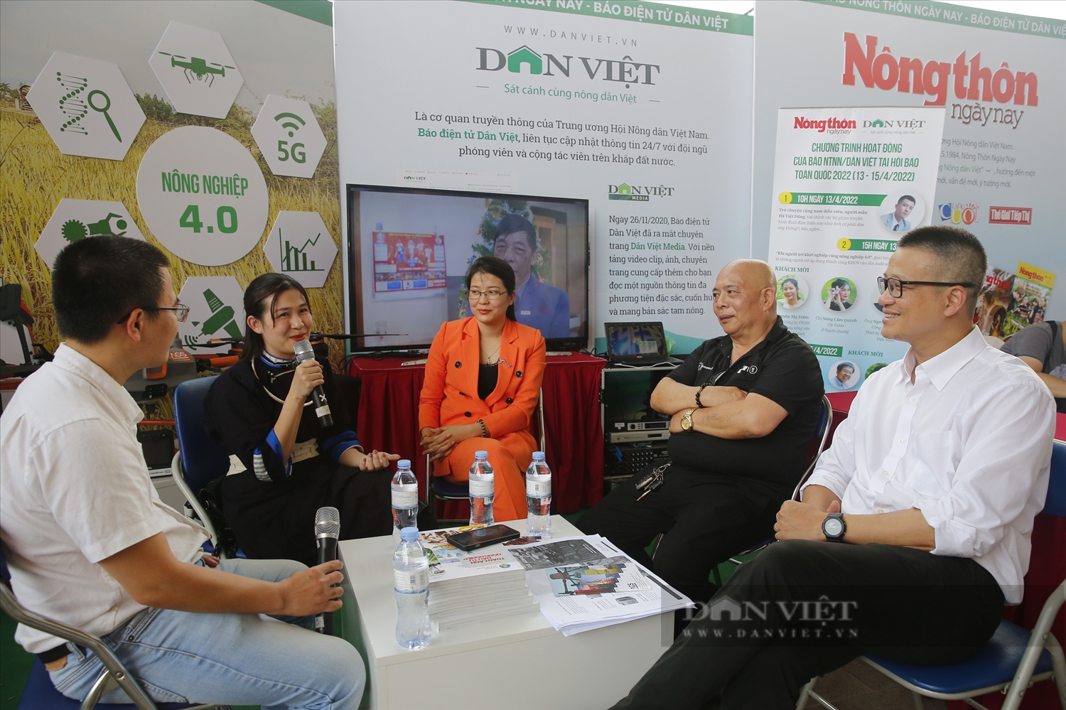 Hot Tiktoker Nông Cẩm Quỳnh chia sẻ tại chương trình "Khi người trẻ khởi nghiệp cùng nông nghiệp 4.0" do Báo điện tử Danviet.vn tổ chức
