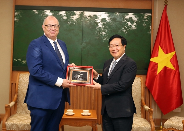 Phó Thủ tướng Thường trực Phạm Bình Minh tiếp Đại sứ Đan Mạch chào từ biệt nhân kết thúc nhiệm kỳ công tác tại Việt Nam - Ảnh: VGP/Hải Minh