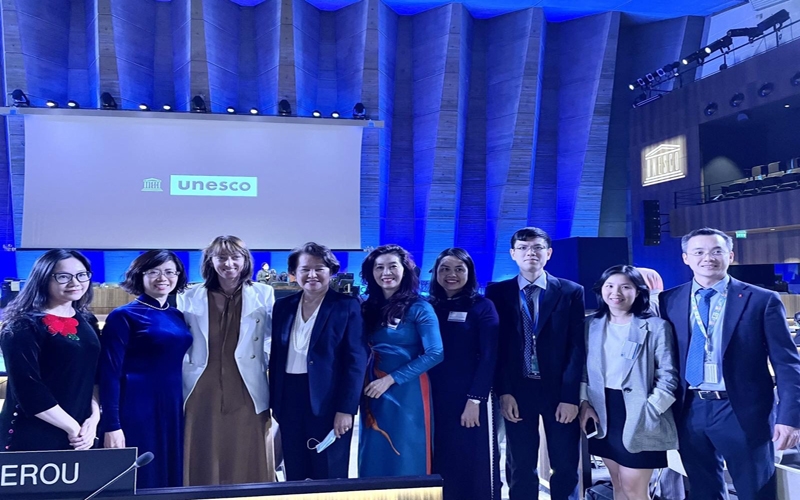 Đoàn Việt Nam tham dự Kỳ họp Đại hội đồng lần thứ 9 các quốc gia thành viên Công ước Bảo vệ di sản văn hóa phi vật thể diễn ra tại Trụ của UNESCO ở Paris từ ngày 5 đến 7/7