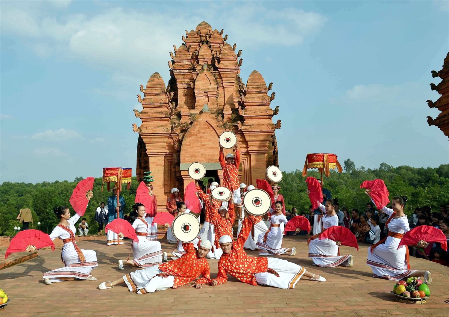 Katê là lễ hội dân gian có từ lâu đời và đặc sắc nhất của người Chăm theo đạo Bà-la-môn ở Bình Thuận