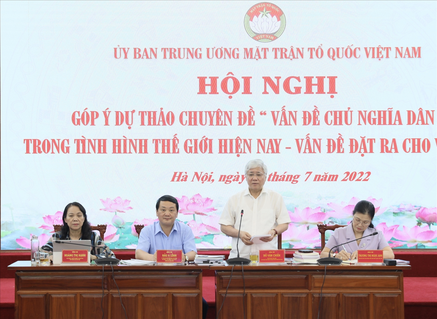 Bí thư Trung ương Đảng, Chủ tịch Uỷ ban Trung ương MTTQ Việt Nam Đỗ Văn Chiến phát biểu tại Hội nghị