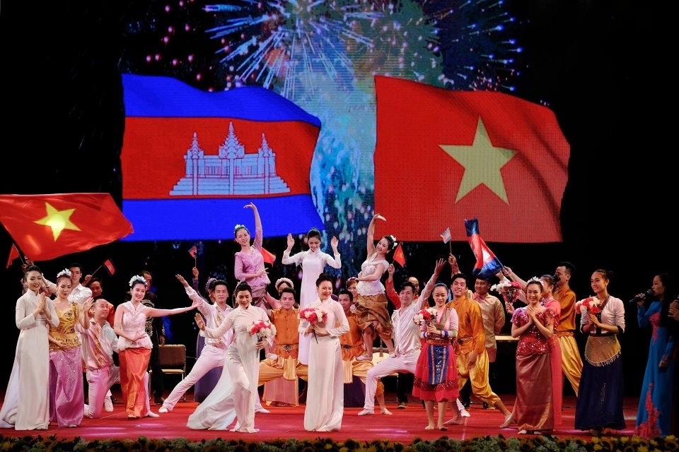 Chương trình văn nghệ chào mừng Kỷ niệm 50 năm ngày thiết lập quan hệ ngoại giao Việt Nam - Campuchia. Ảnh minh họa