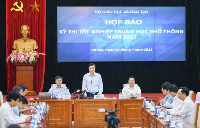 Thứ trưởng Nguyễn Hữu Độ, Trưởng Ban Chỉ đạo cấp quốc gia Kỳ thi tốt nghiệp THPT năm 2022 chủ trì Họp báo