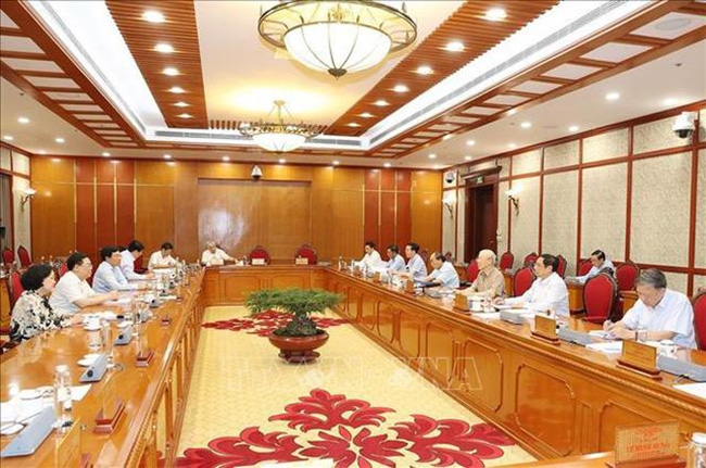Tổng Bí thư Nguyễn Phú Trọng chủ trì họp Bộ Chính trị, Ban Bí thư xem xét những vấn đề nổi bật. (Ảnh: TTXVN)