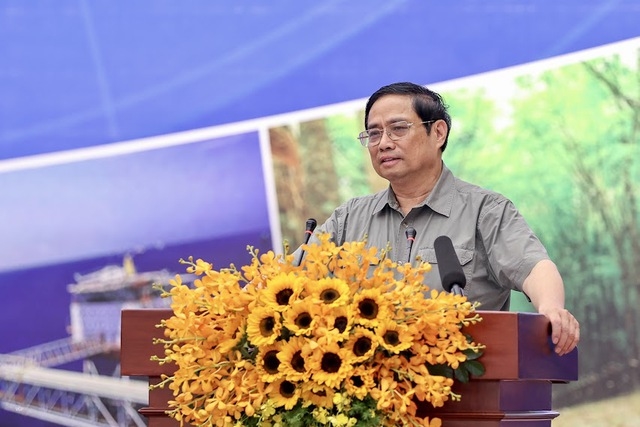 Thủ tướng Phạm Minh Chính đề nghị các đại biểu bám sát nội dung Nghị quyết số 53 và Kết luận số 27 của Bộ Chính trị để đánh giá khách quan, thẳng thắn, trung thực, tập trung thảo luận, làm rõ một số nội dung trọng tâm - Ảnh: VGP/Nhật Bắc