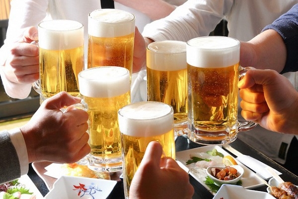 Tiêu thụ bia: Năm 2024 chào đón nhiều sản phẩm bia mới đặc sắc, từ bia craft đến bia truyền thống. Với chất lượng tốt và giá cả hợp lý, tiêu thụ bia tại các quán bar, nhà hàng và những buổi gặp gỡ bạn bè trở nên phổ biến và thú vị hơn bao giờ hết.