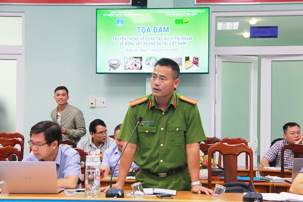 Đại diện Phòng Cảnh sát kinh tế, Công an tỉnh Đắk Lắk chia sẻ thông tin tại buổi Tọa đàm