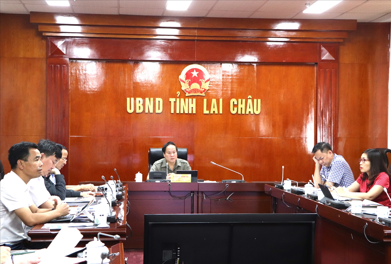 Phó Chủ tịch Thường trực UBND tỉnh Lai Châu Tống Thanh Hải - chủ trì cuộc họp