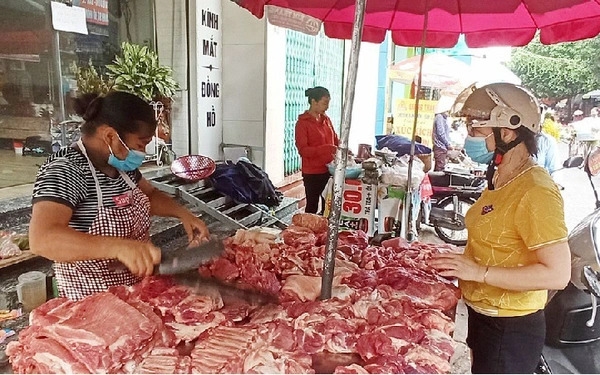 Thịt lợn tăng giá, các tiểu thương kêu khó khăn vì sức mua giảm