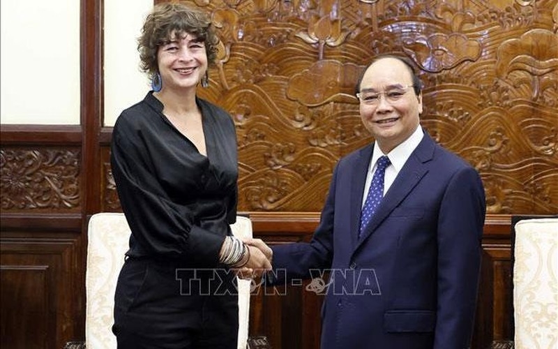 Chủ tịch nước Nguyễn Xuân Phúc tiếp Đại sứ Hà Lan Elsbeth Akkermann. (Ảnh: TTXVN)