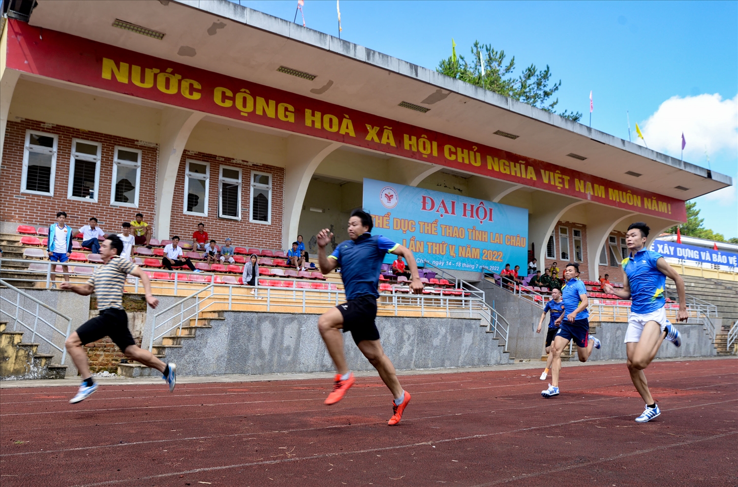 Các VĐV tham dự giải chạy cự ly 100m nam