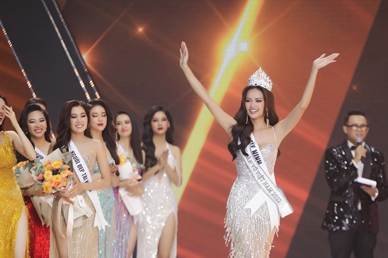 Cuộc thi Hoa hậu Hoàn vũ Việt Nam 2022 vừa trang vương miện Hoa hậu cho thí sinh Nguyễn Thị Ngọc Châu (Tây Ninh)