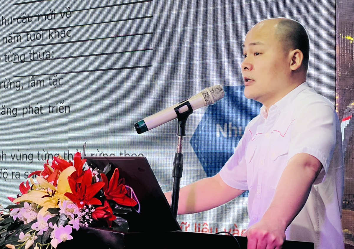 Chủ tịch Tập đoàn công nghệ Bkva Nguyễn Tử Quảng trình bày quy trình chuyển đổi số của Bkav