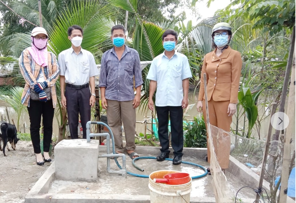 UBND xã Bàn Thạch, huyện Giồng Riềng hỗ trợ giếng nước sạch cho hộ đồng bào dân tộc Khmer gặp khó khăn về nước sinh hoạt