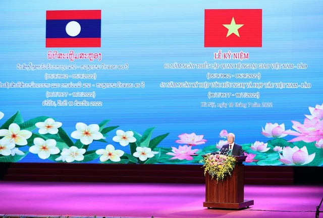 Tổng Bí thư Nguyễn Phú Trọng nhấn mạnh: Việt Nam và Lào không chỉ là hai nước láng giềng, mà là "hai nước anh em, đồng chí" - Ảnh: VGP/Nhật Bắc
