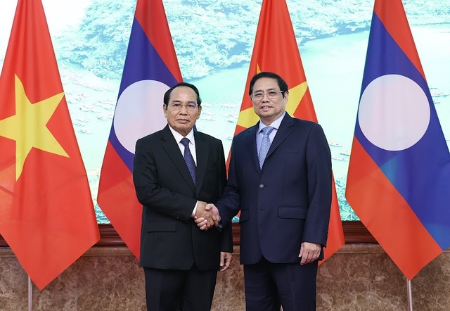 Thủ tướng Phạm Minh Chính nhiệt liệt chào mừng đồng chí Bounthong Chitmany sang thăm chính thức Việt Nam - Ảnh: VGP/Nhật Bắc