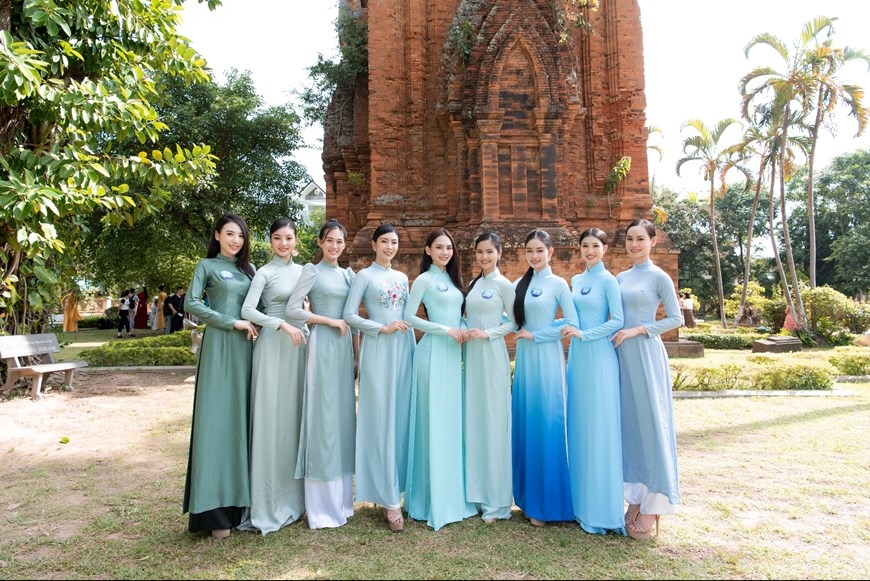 Thí sinh Miss World Vietnam 2022 quảng bá du lịch tại Bình Định 1