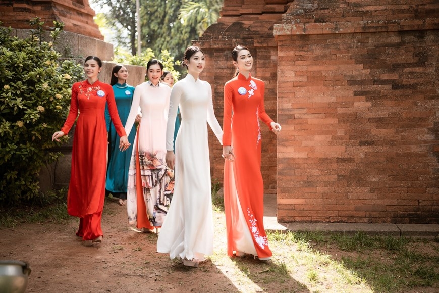Thí sinh Miss World Vietnam 2022 quảng bá du lịch tại Bình Định 3