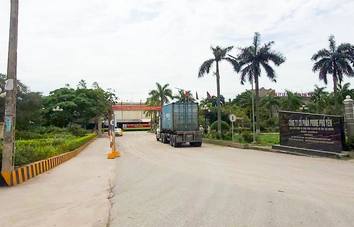 Hình ảnh khu vực cồng Công ty sản xuất gạch Prime Phổ Yên
