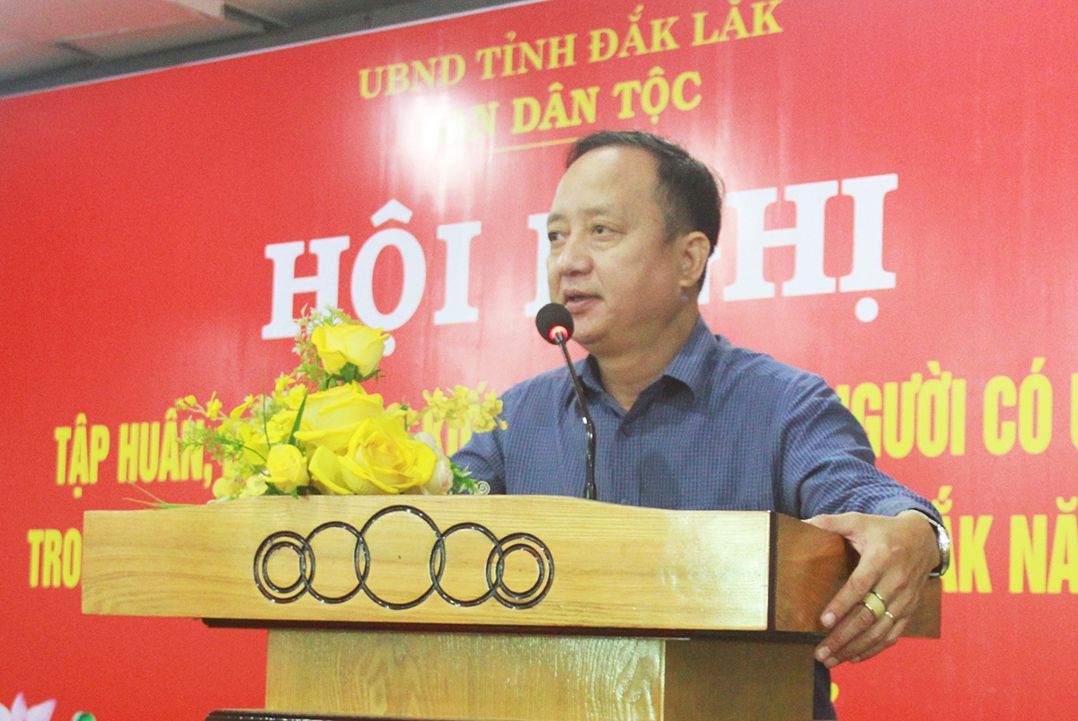 Ông Hà Huy Quang, Phó trưởng Ban Dân tộc tỉnh Đắk Lắk phát biểu khai mạc Hội nghị