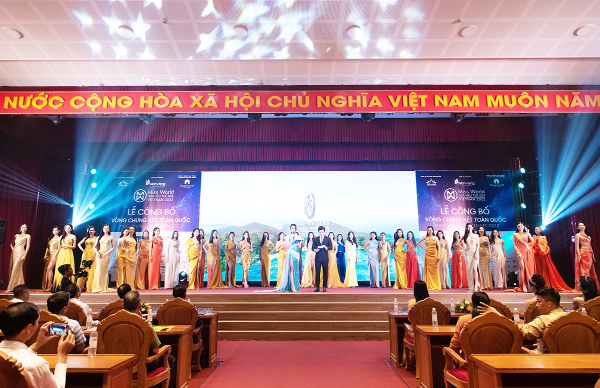 Các thí sinh ra mắt tại Lễ công bố vòng Chung kết vòng Chung kết Miss World Vietnam 2022 tại Bình Định