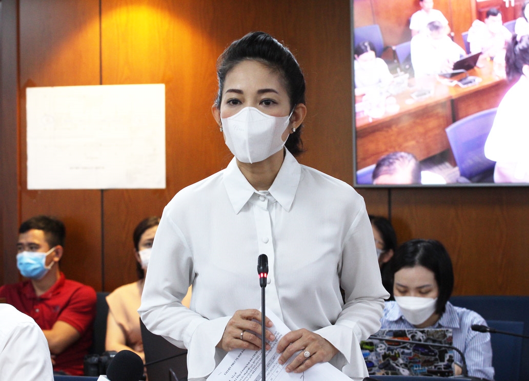 Bà Nguyễn Thị Thanh Thúy, Phó Giám đốc Sở Văn hóa và Thể thao TP. Hồ Chí Minh phát biểu, cung cấp thông tin trong buổi Họp báo