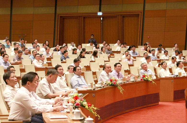 Các đồng chí lãnh đạo Đảng, Nhà nước dự Hội nghị tại Hội trường Diên Hồng
