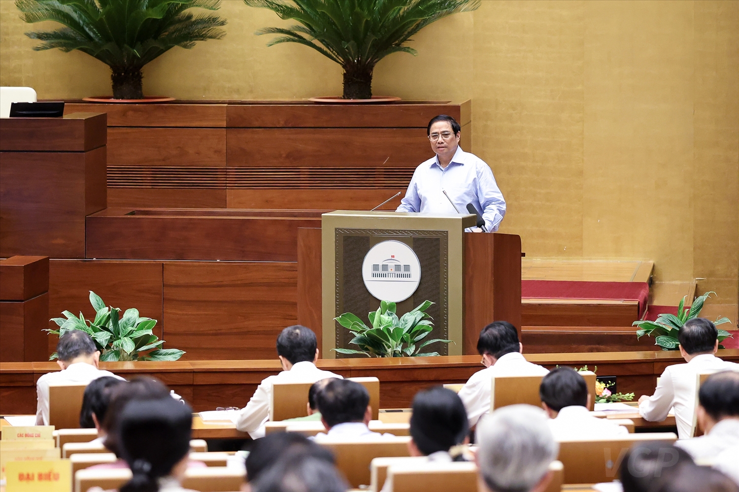 Thủ tướng Chính phủ Phạm Minh Chính trình bày chuyên đề giới thiệu về "Tiếp tục đổi mới, hoàn thiện thể chế, chính sách, nâng cao hiệu lực, hiệu quả quản lý và sử dụng đất, tạo động lực đưa nước ta trở thành nước phát triển có thu nhập cao" - Ảnh: VGP/Nhật Bắc