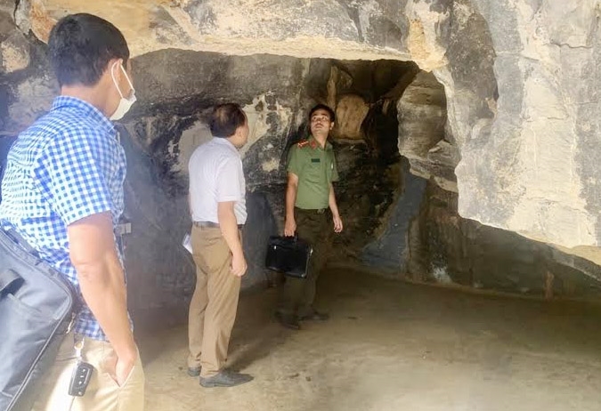Đoàn kiểm tra liên ngành tiến hành xác minh, làm rõ thực tế "khách sạn trong hang" tại huyện Hoa Lư (Ninh Bình)