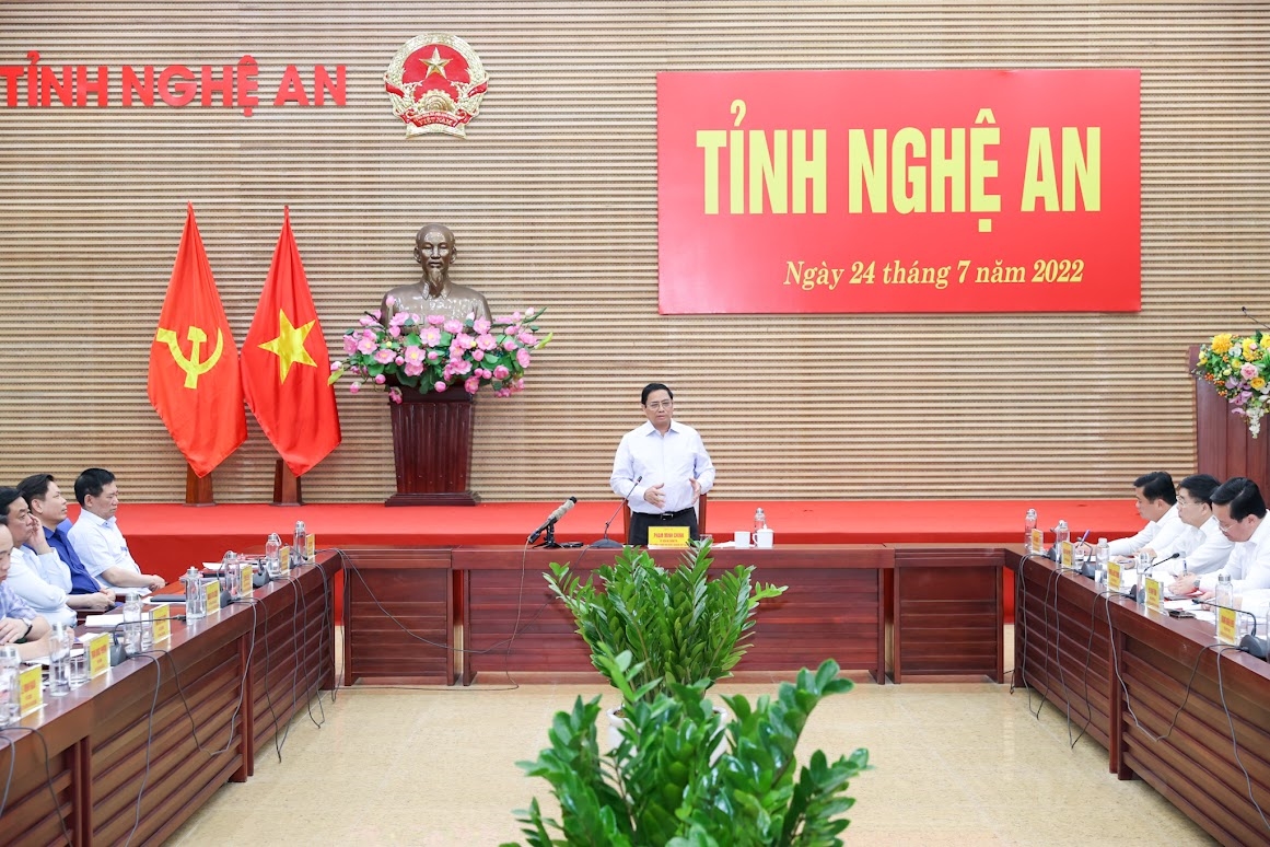 Thủ tướng giao UBND tỉnh Nghệ An làm cơ quan nhà nước có thẩm quyền triển khai 3 dự án trọng điểm - Ảnh: VGP/Nhật Bắc