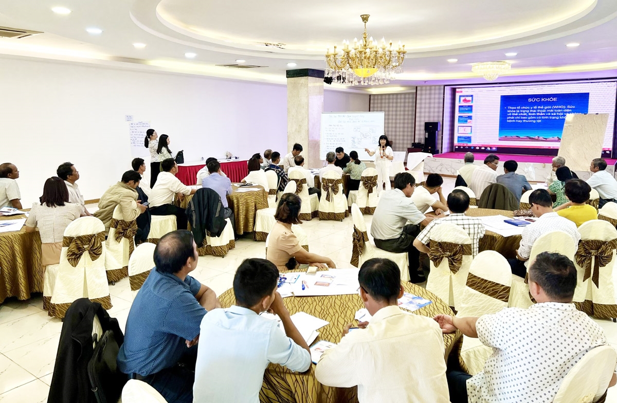 Quang cảnh lớp tập huấn kiến thức pháp luật và kỹ năng truyền thông góp phần giảm thiểu tảo hôn, HNCHT tại Gia Lai