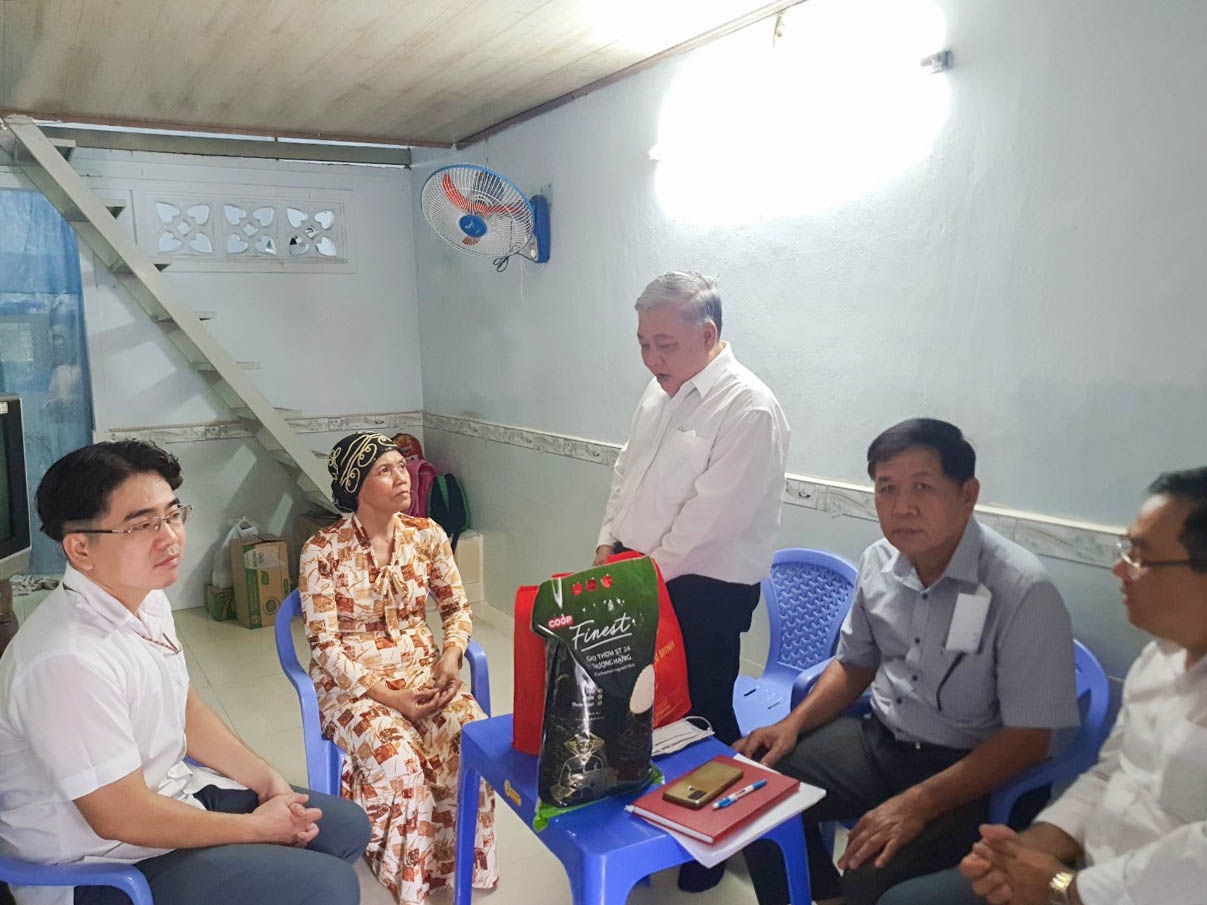 Đoàn Ban Dân tộc TP. Hồ Chí Minh thăm và tặng quà gia đình thương binh Maridom, dân tộc Chăm