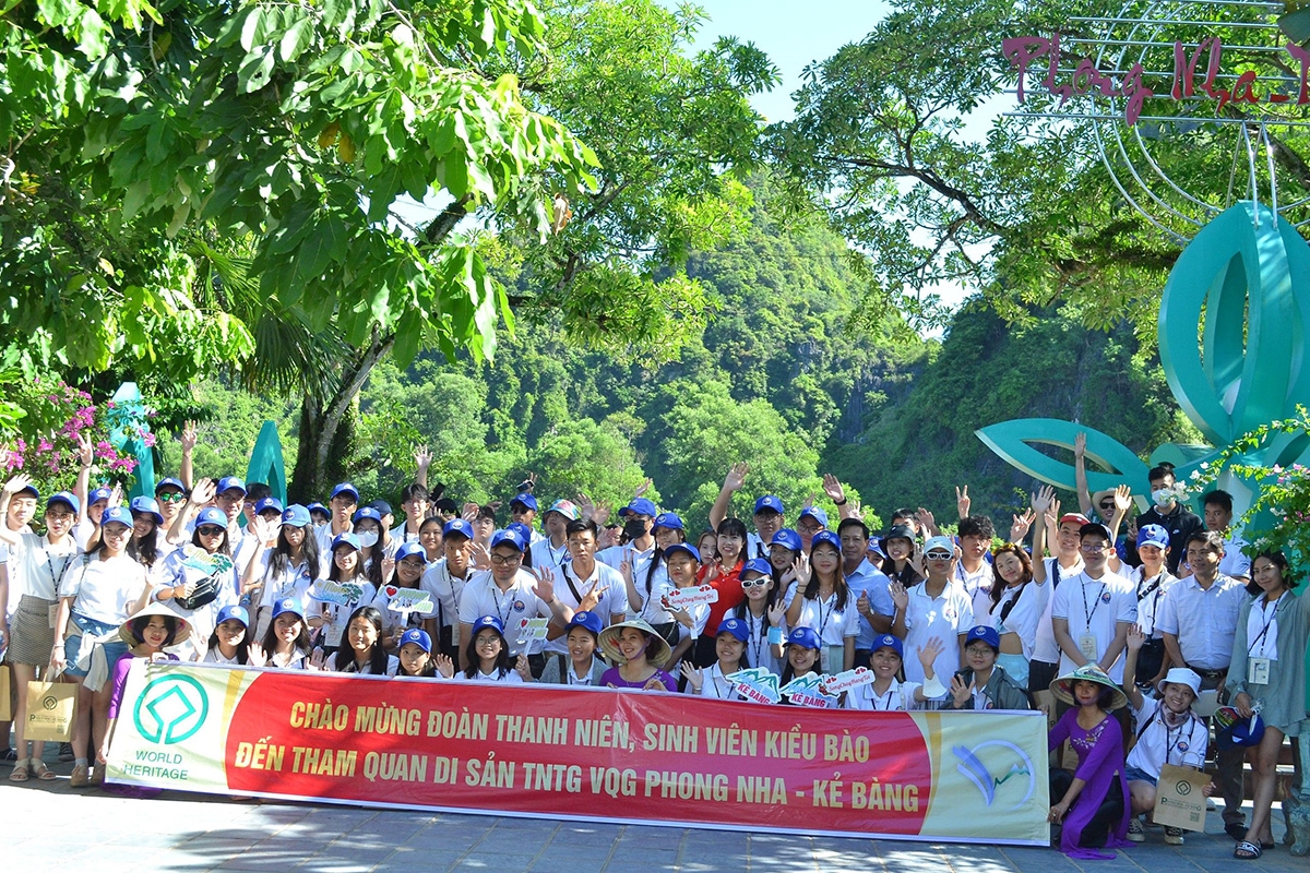 Đoàn đại biểu đến tham quan Di sản thiên nhiên thế giới Vườn quốc gia Phong Nha - Kẻ Bàng