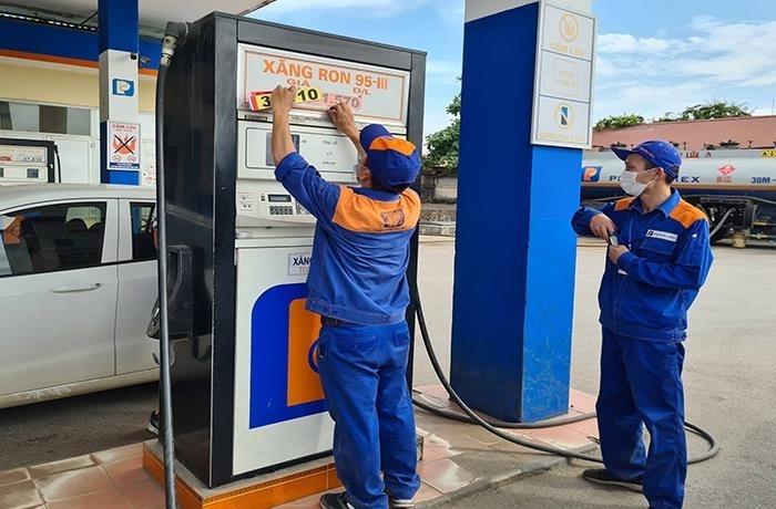 Giá xăng dầu trong nước ngày 1/8 dự kiến tiếp tục giảm theo xu hướng của giá dầu thế giới.