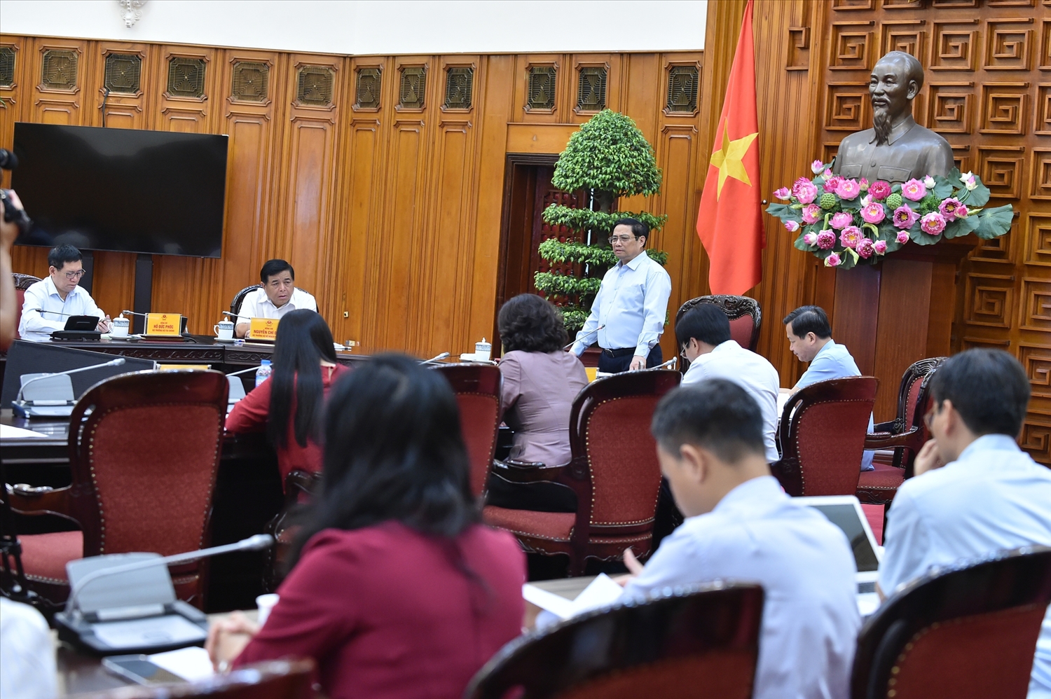 Thủ tướng Chính phủ yêu cầu chỉ đạo điều hành vĩ mô phải bảo đảm tính tổng thể, bài bản, khoa học, hiệu quả, hợp lý cả trước mắt và lâu dài - Ảnh: VGP/Quang Thương