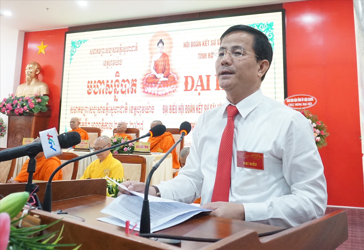 Ông Trần Văn Huyến - Phó Bí thư Thường trực Tỉnh ủy, Chủ tịch HĐND tỉnh phát biểu chúc mừng Đại hội thành công