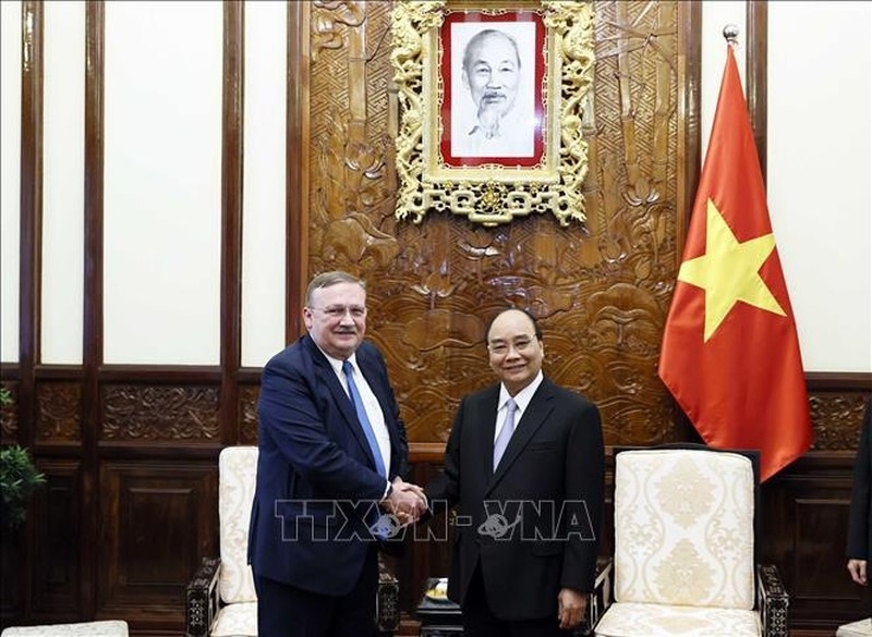 Chủ tịch nước Nguyễn Xuân Phúc tiếp ông Ory Csaba, Đại sứ Đặc mệnh toàn quyền Hungary tại Việt Nam chào từ biệt kết thúc nhiệm kỳ công tác tại Việt Nam. (Ảnh: TTXVN)