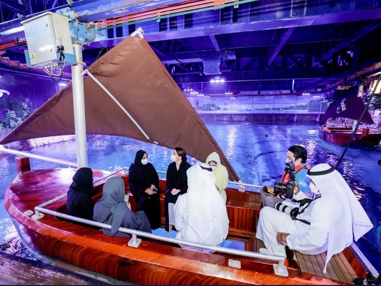 Cơ quan Môi trường Abu Dhabi và phái đoàn cao cấp đi tham quan Thủy cung Quốc gia